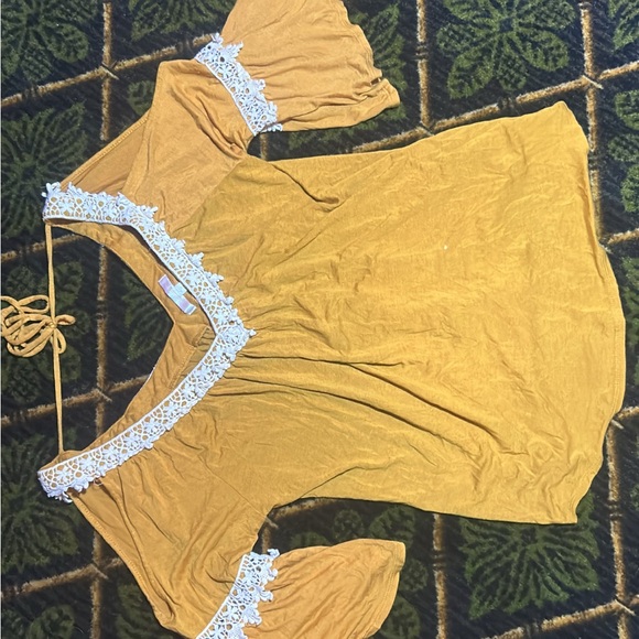 GG Collection Mustard Top with White Lace - Picture 1 of 3